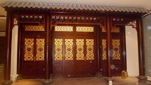 乐东喜迎门中式木作为大家介绍传统中式门窗的种类